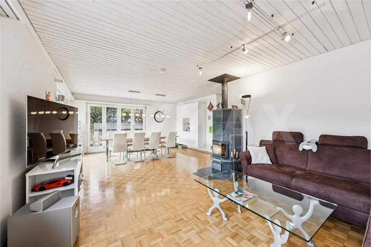 5.5 Room House - Photo 5 of 13