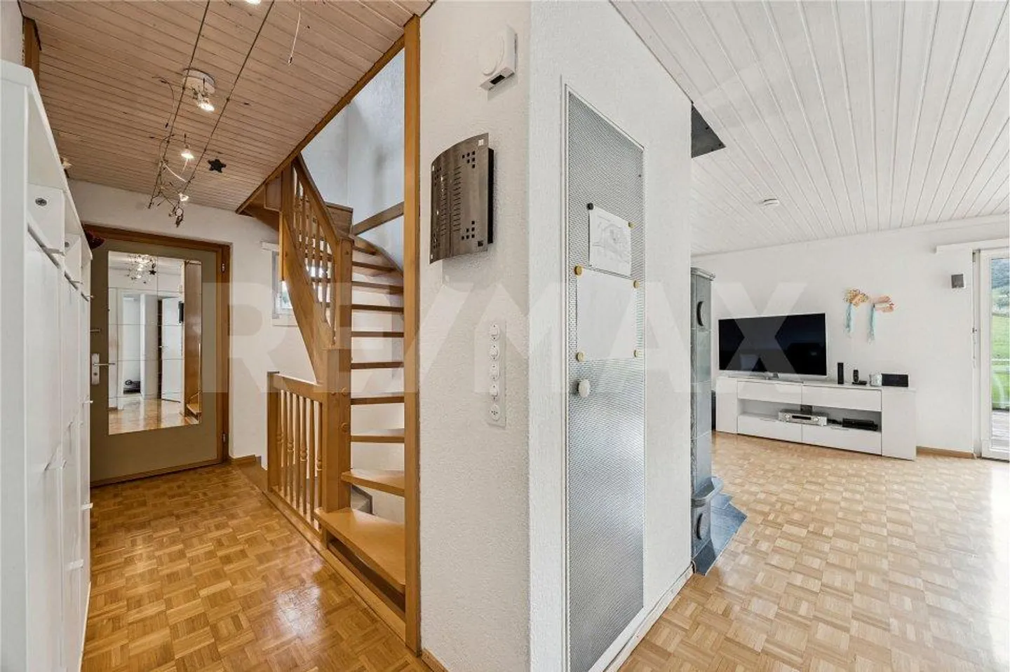 5.5 Room House - Photo 6 of 13