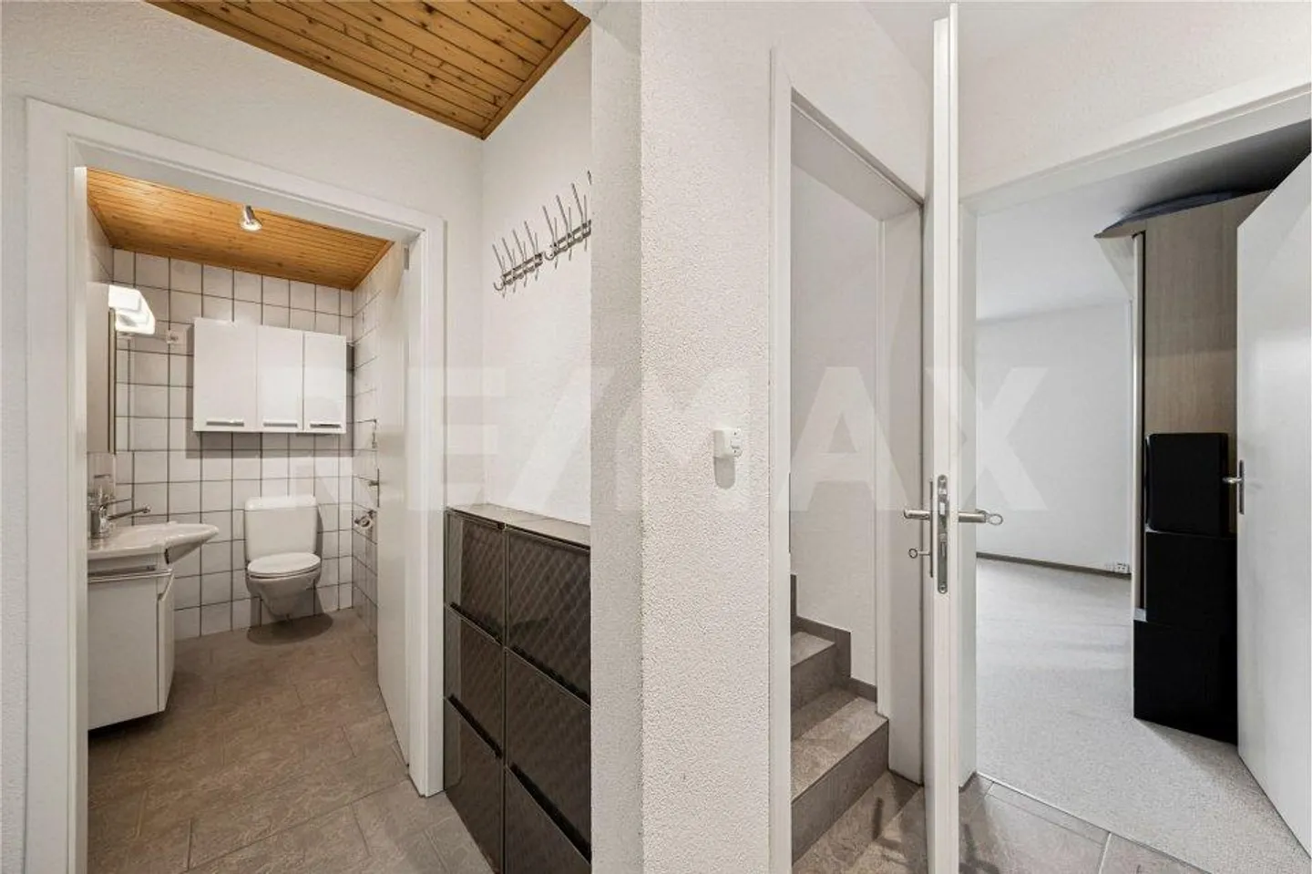 5.5 Room House - Photo 8 of 13