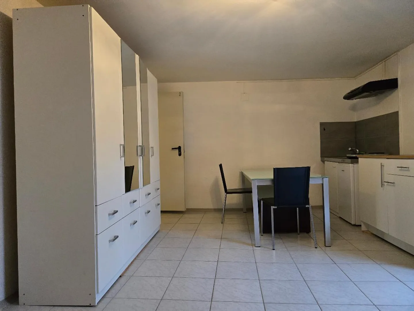 1 Stanza Appartamento Arredato - Foto 3 di 5