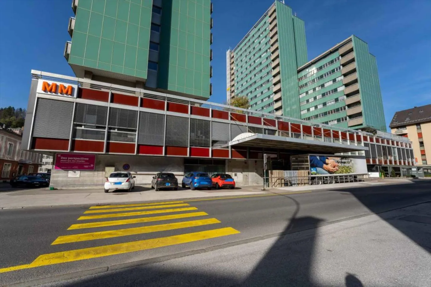 Opportunità eccezionale a Neuchâtel: Spazio commerciale modulare di 410 m² in affitto! - Foto 1 di 4