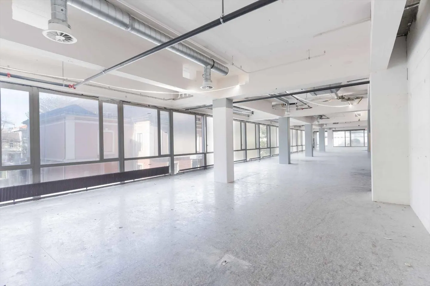 Opportunità eccezionale a Neuchâtel: Spazio commerciale modulare di 410 m² in affitto! - Foto 2 di 4