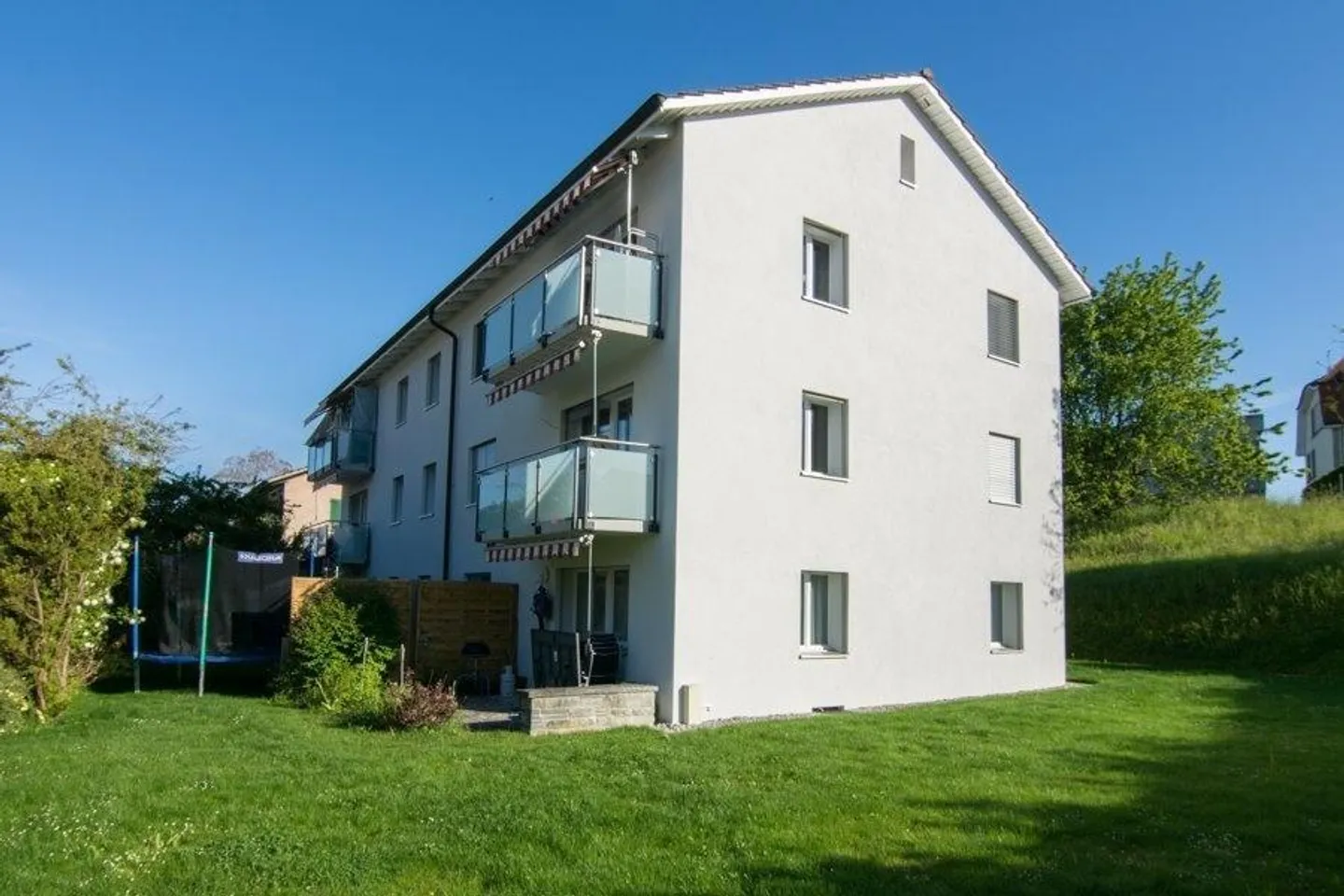 Appartamento con giardino in una posizione tranquilla e soleggiata - Foto 1 di 6