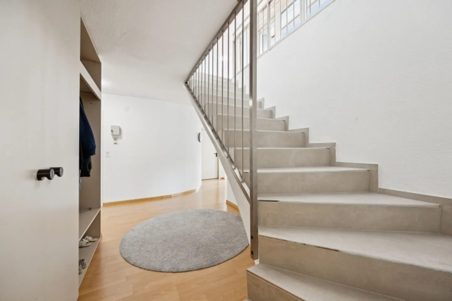 Spacious 5.5-room duplex apartment with balcony and fireplace - Photo 10 of 13