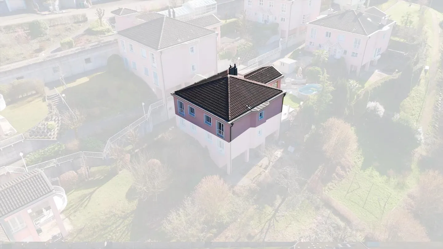 Appartement sous les combles de 4,5 pièces, récemment rénové et très bien entretenu, en situation en pente - Photo 3 sur 15