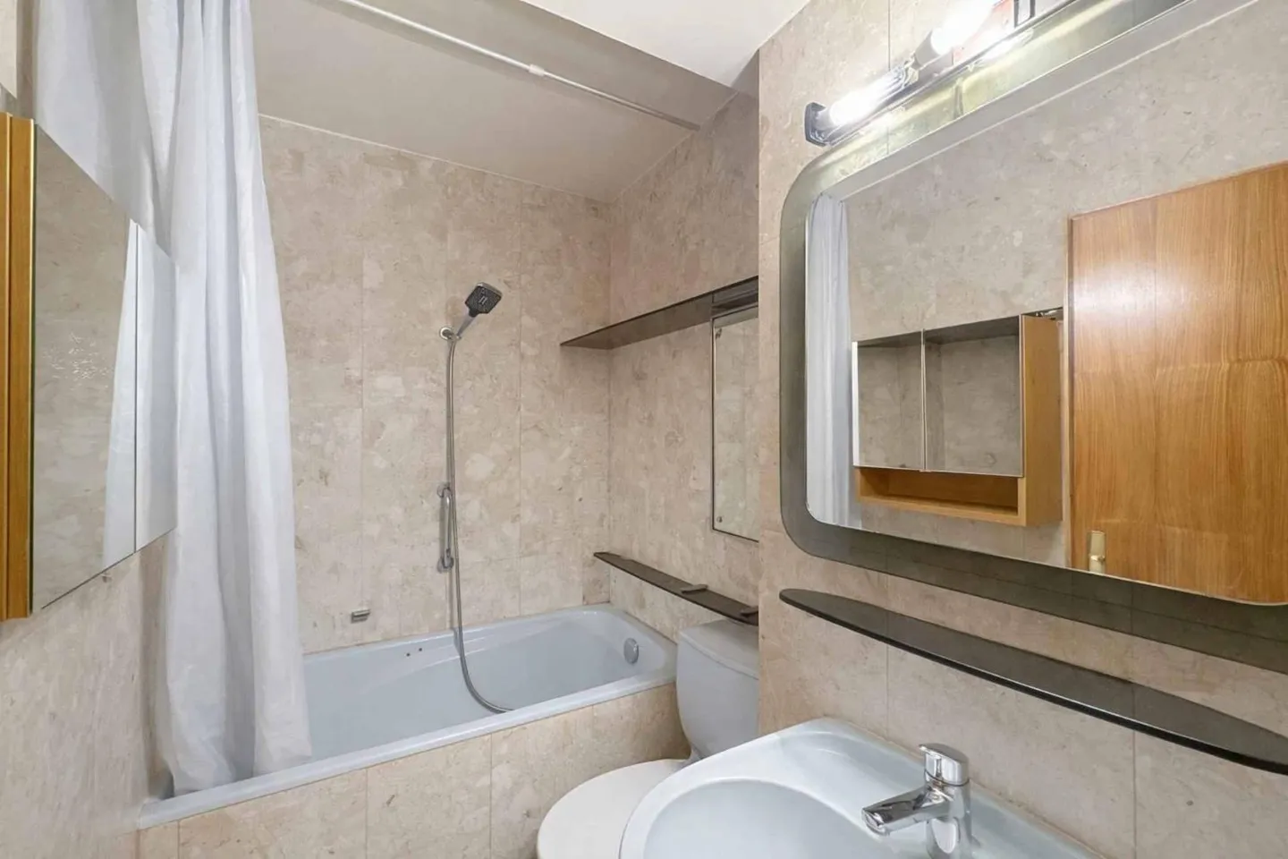 For Investors - 3-Room Apartment with Terrace and Garden, Sold and Rented - Photo 6 of 7