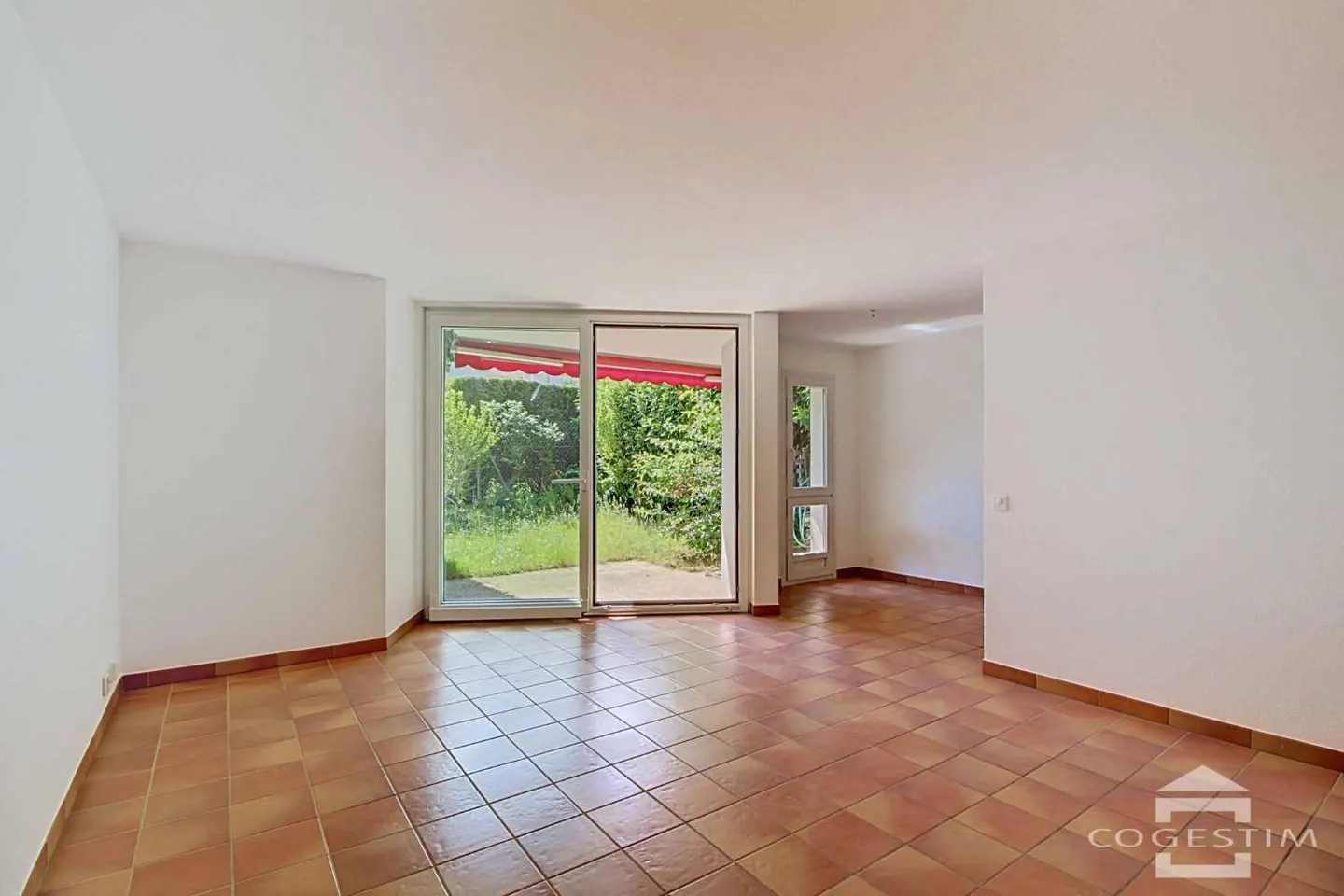 Bel Appartement avec Jardin - Photo 2 sur 7