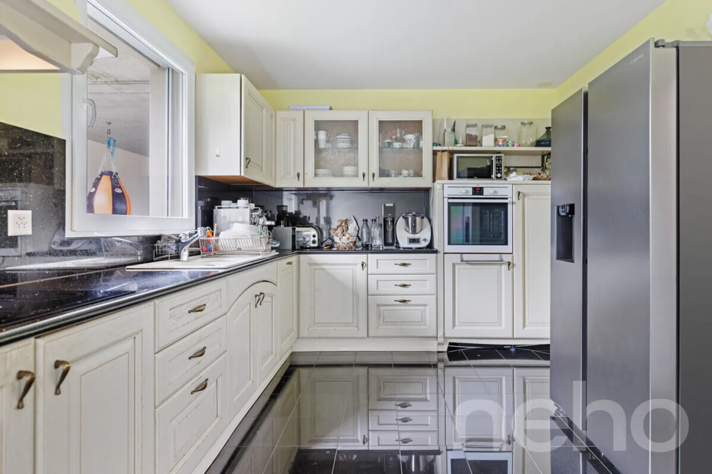 Exklusiv: Große Villa mit 3 Wohneinheiten und Pool - Foto 5 von 12