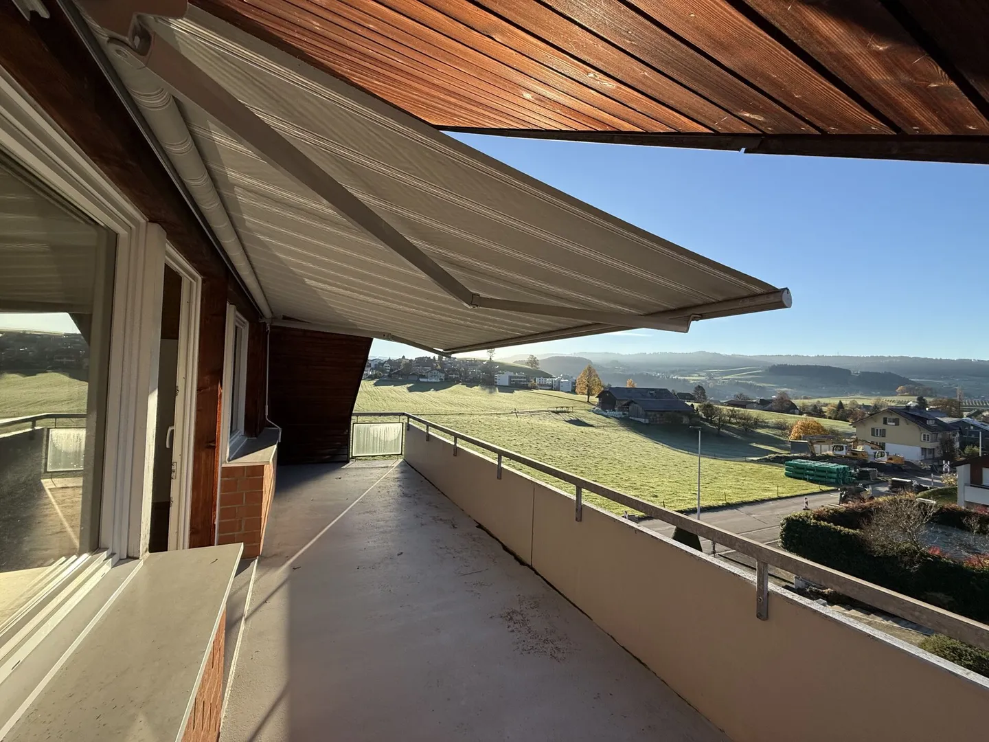 Appartement penthouse spacieux de 2 pièces avec vue imprenable à louer - Photo 17 sur 19