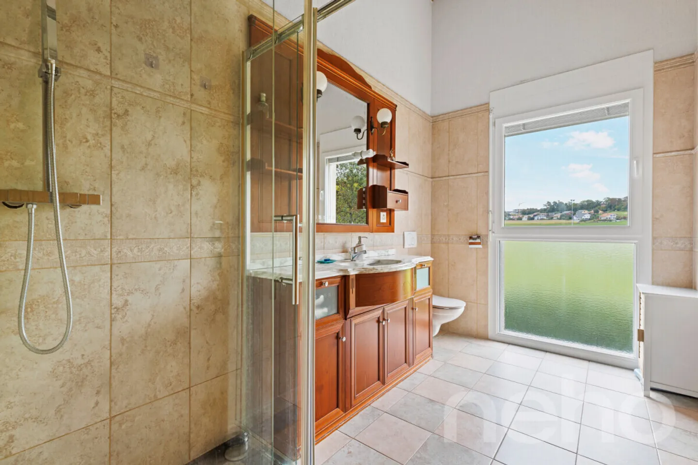 Exklusiv: Große Villa mit 3 Wohneinheiten und Pool - Foto 8 von 12