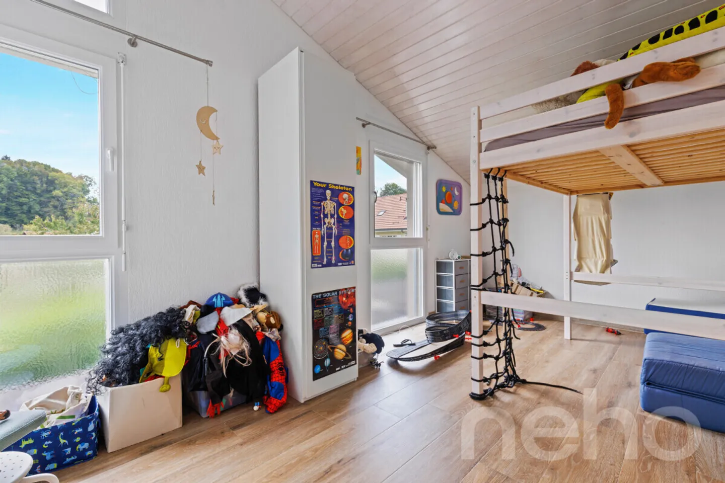 Exklusiv: Große Villa mit 3 Wohneinheiten und Pool - Foto 12 von 12