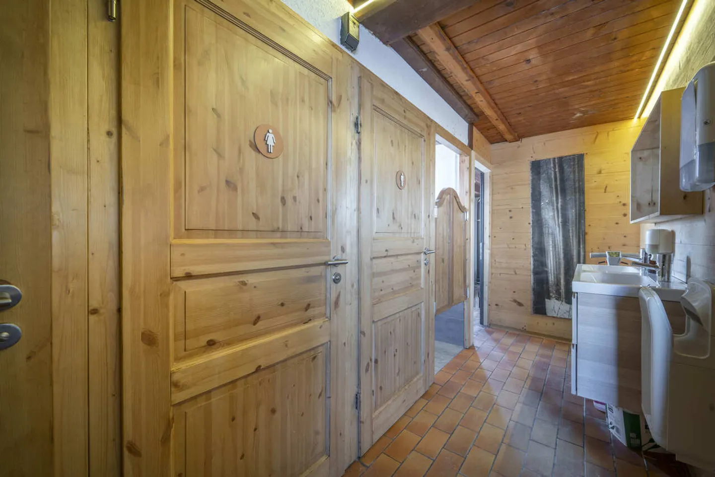 Hôtel à louer - Photo 6 sur 8