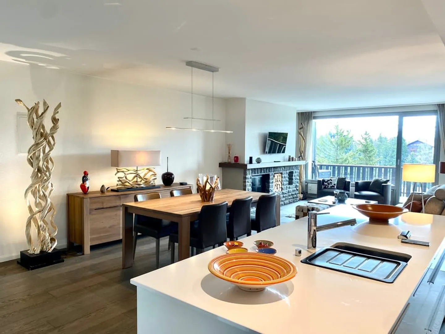 LOCATION WEEK 4, 5 luxury rooms just steps from the center of Crans - Photo 1 of 12