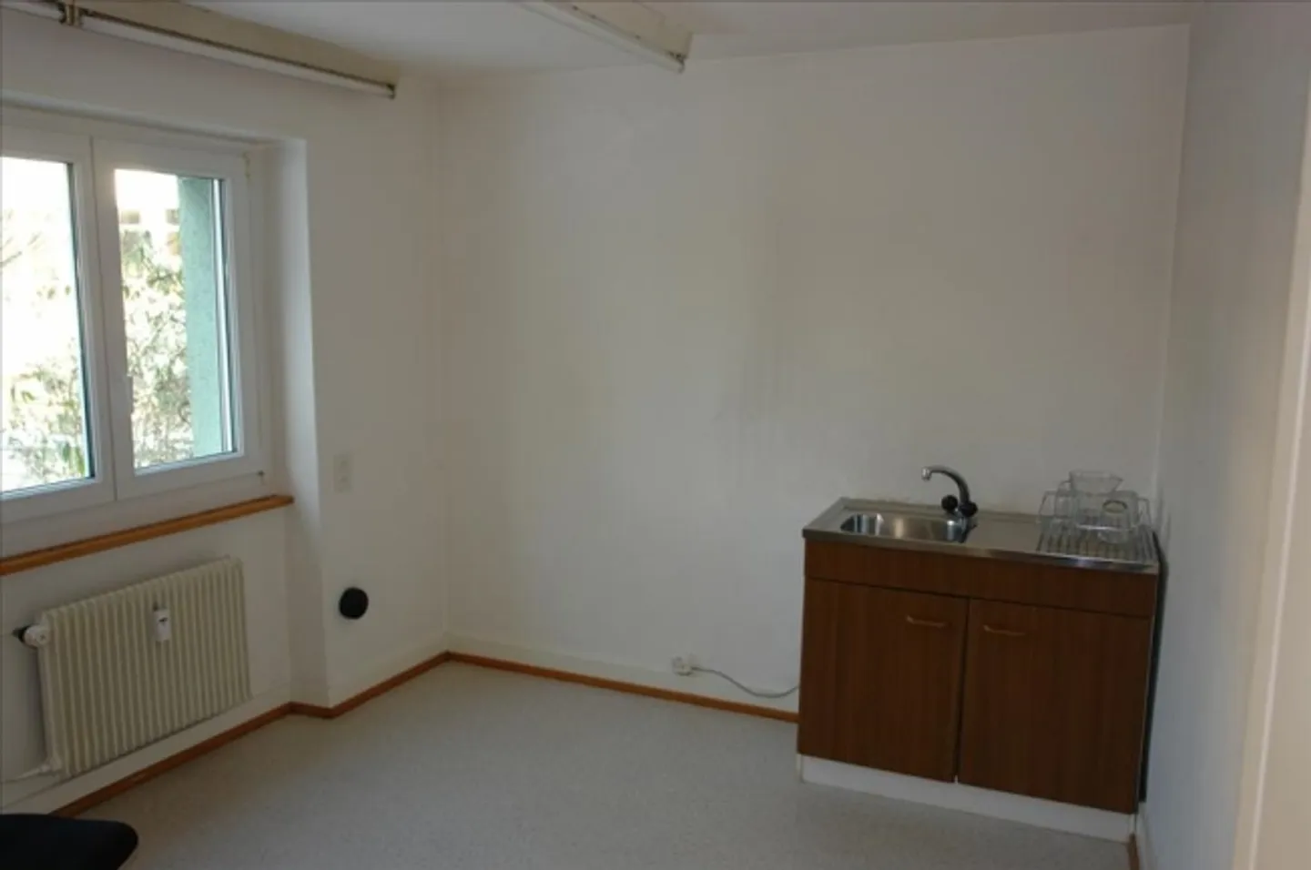 Espace de stockage / commercial à louer - Photo 3 sur 3