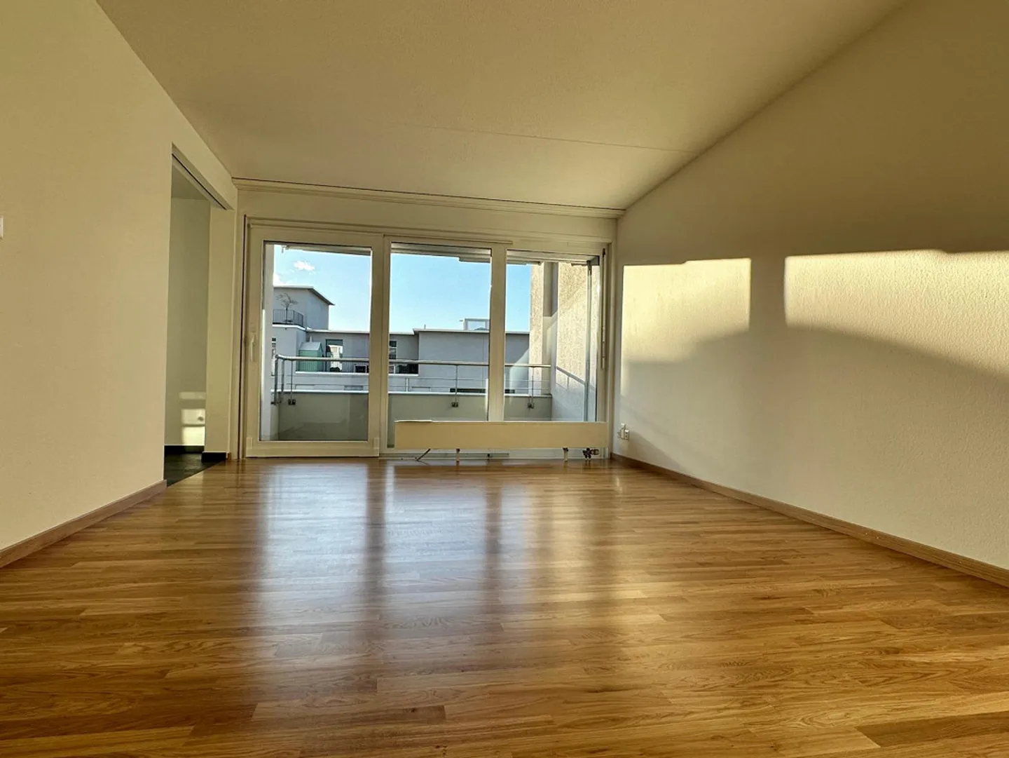 A bright 2.5-room apartment is looking for a new tenant. - Photo 4 of 4