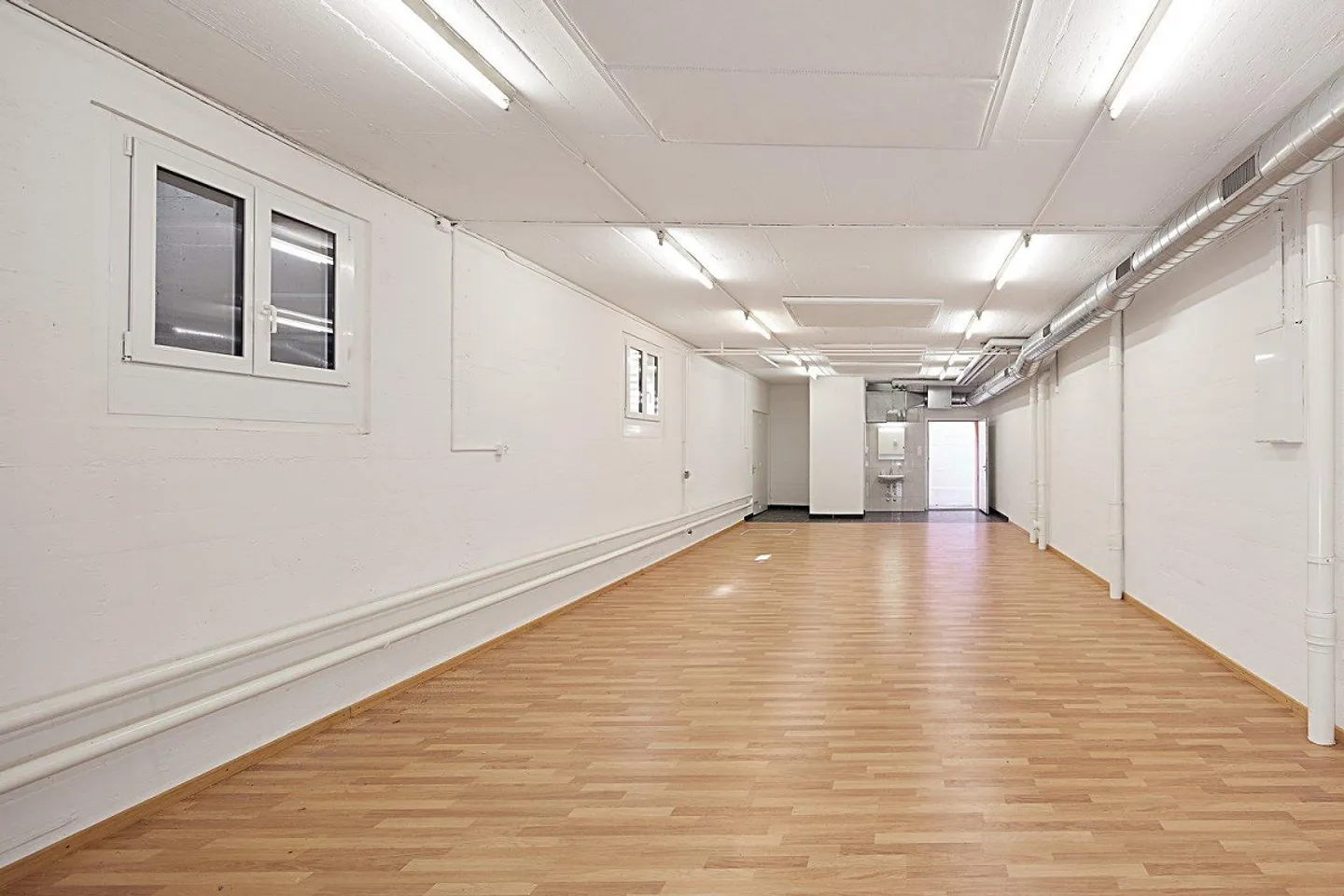 80 m² Space for Your Idea! - Photo 1 of 3