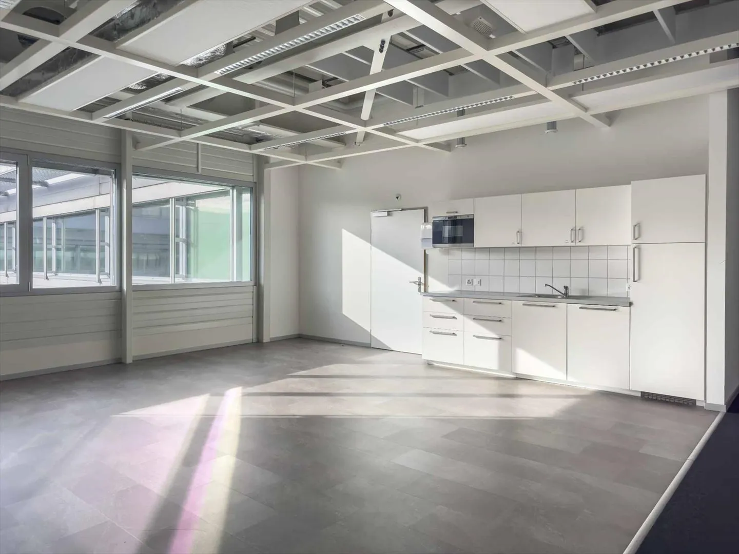 Vernier - Spazio attico disponibile - Edificio IKEA - Foto 4 di 9