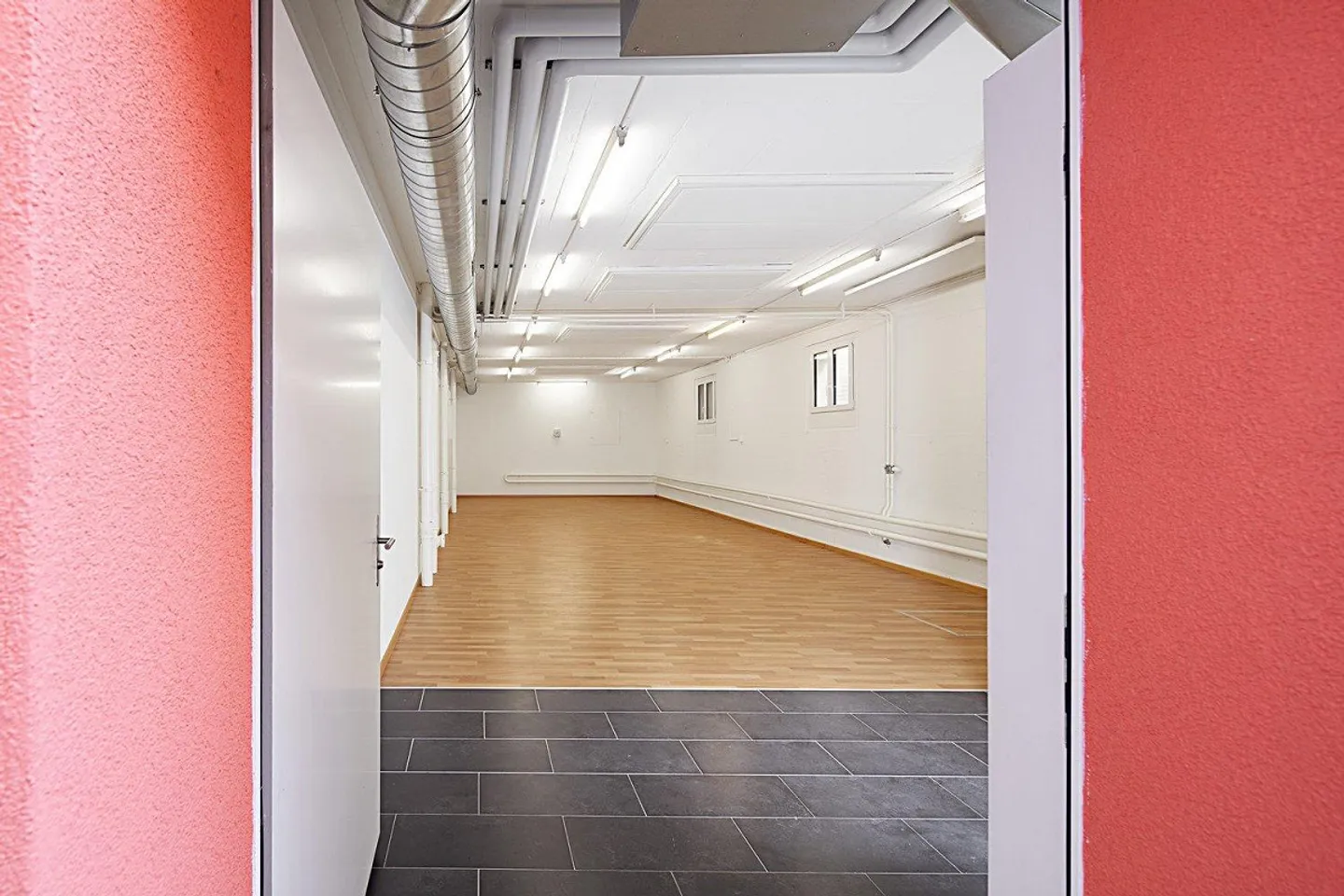 80 m² Space for Your Idea! - Photo 2 of 3