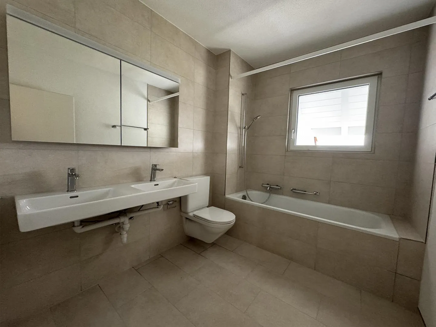 Nouvelle attique rénovée avec vue | Un endroit où il fait bon vivre... - Photo 6 sur 8