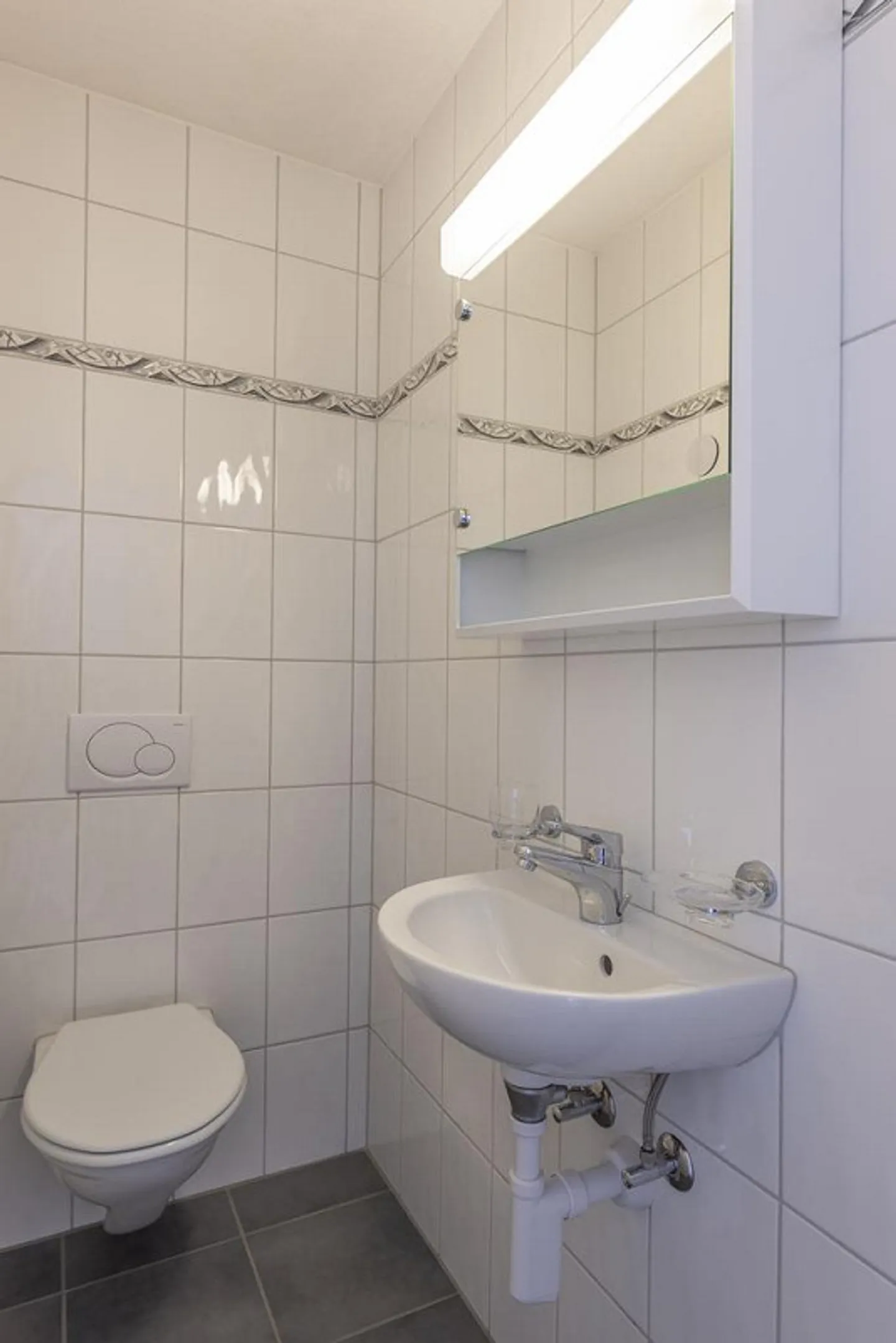 RENT WITHOUT DEPOSIT - Family apartment with sunny balcony - Photo 3 of 8