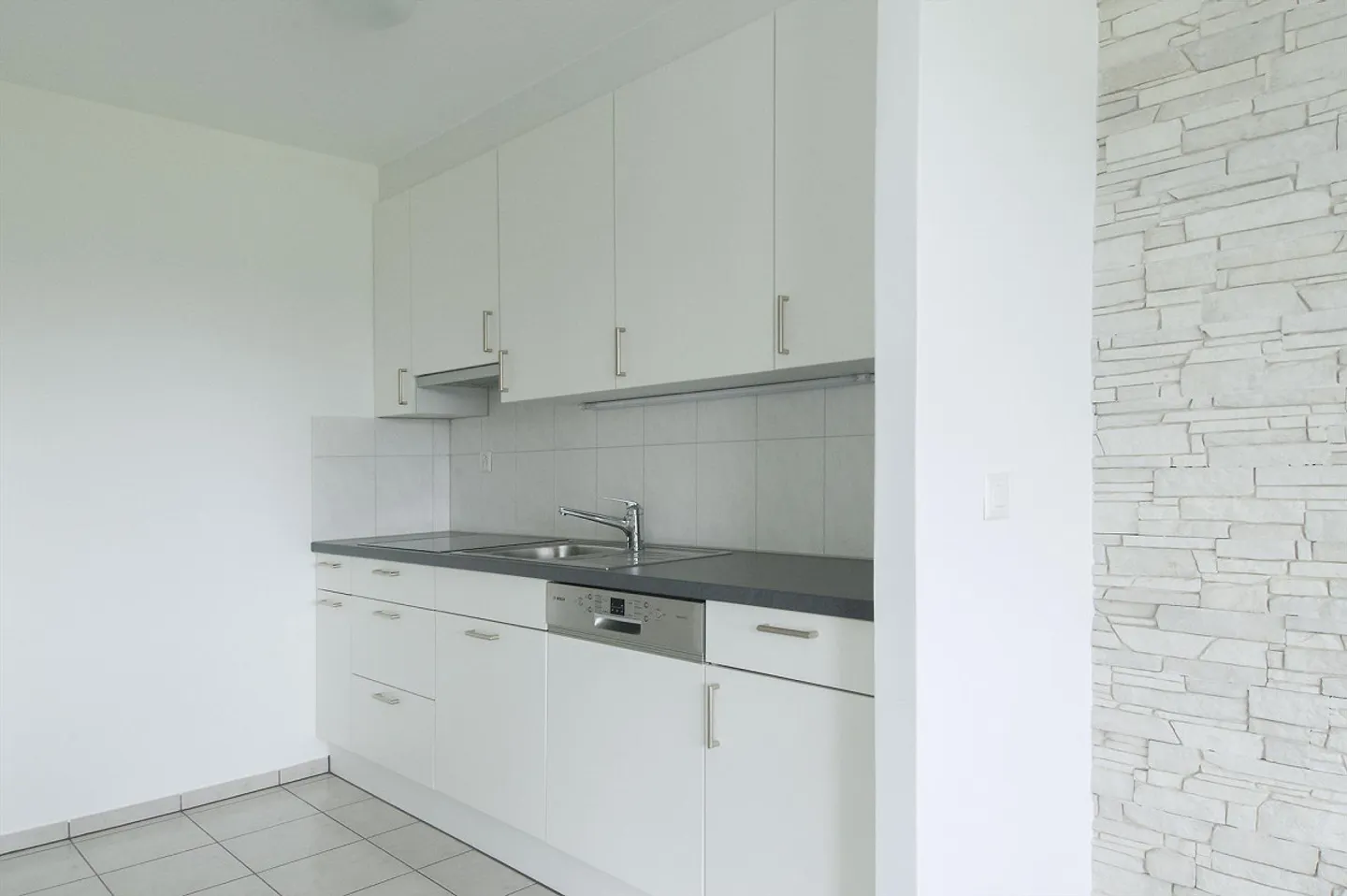 Modern 4.5-room apartment with large terrace for rent - Photo 3 of 9