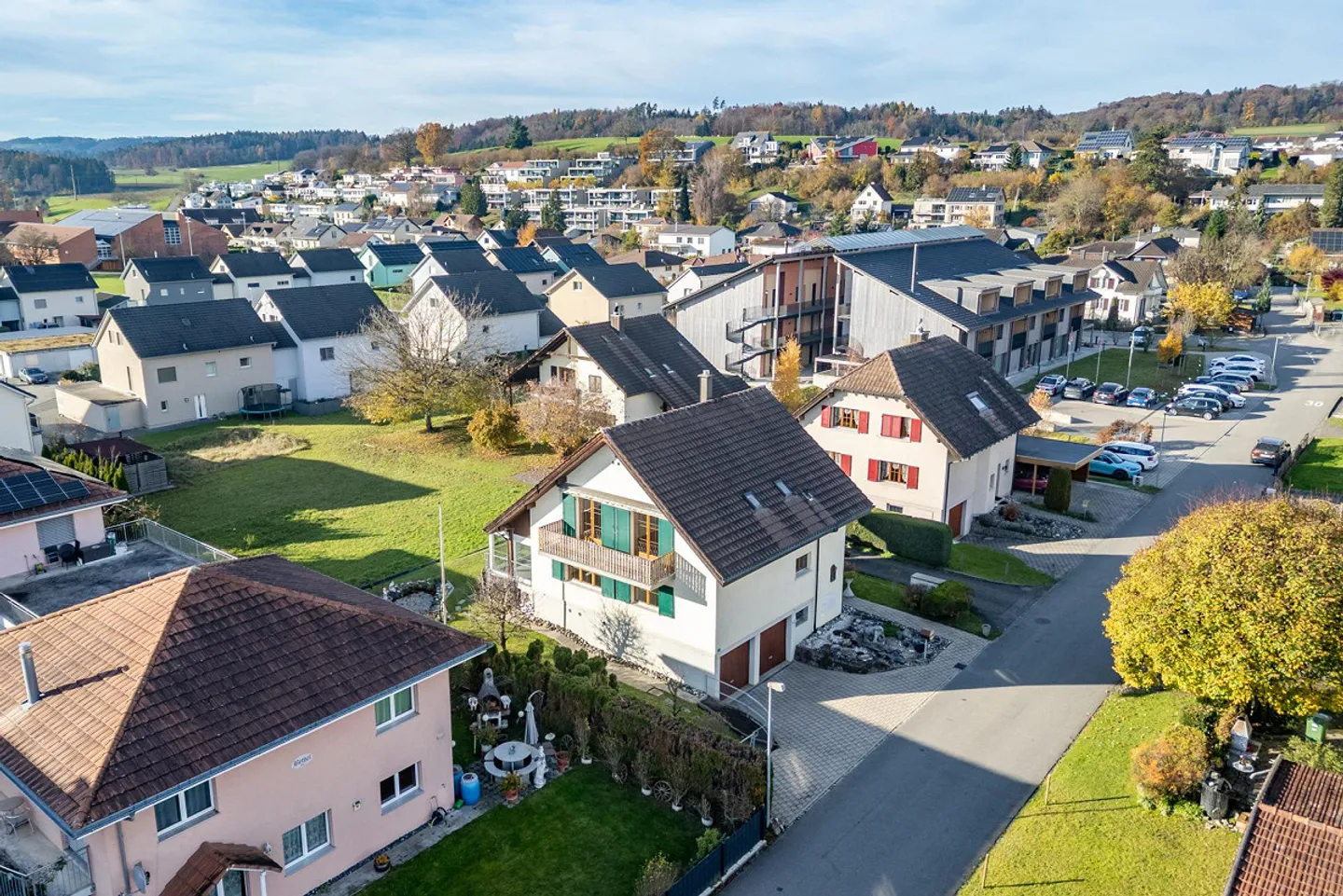 Spacious Single-Family Home with Pool and Conservatory - Photo 2 of 18