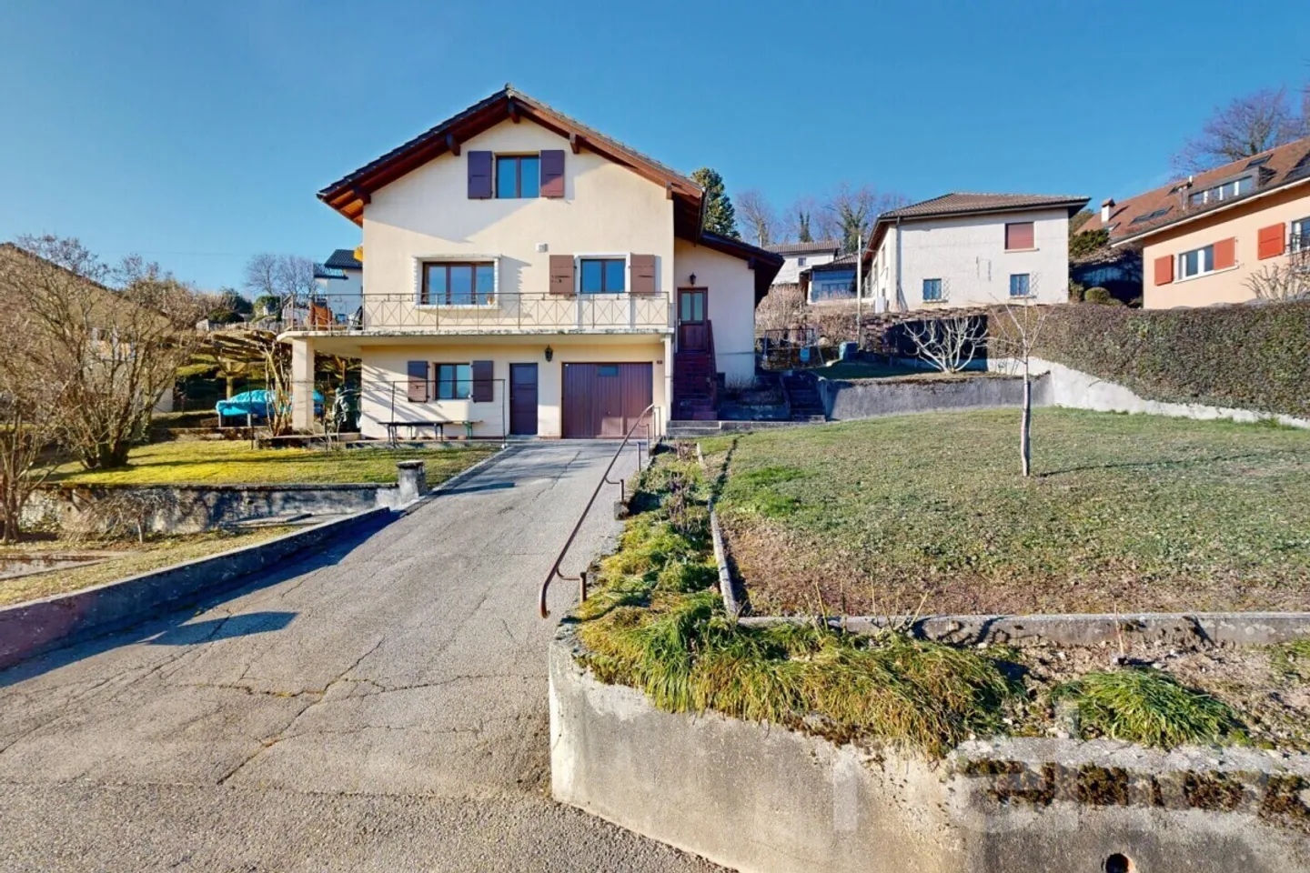 Villa affascinante con vista libera sulle Alpi e sul lago - Foto 2 di 12