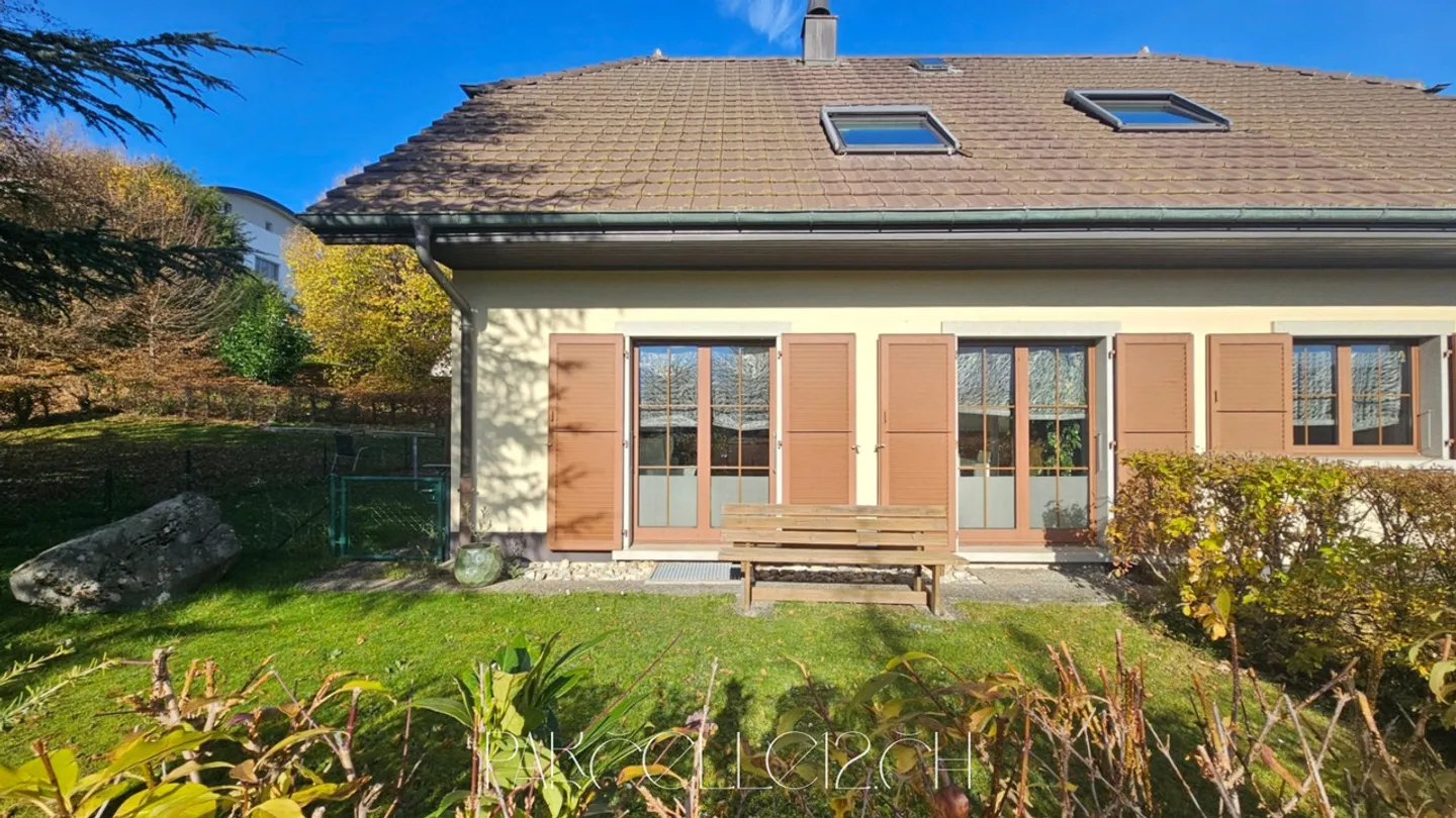 Maison individuelle avec beaucoup de lumière, jardin et grand potentiel dans un quartier recherché - Photo 1 sur 12