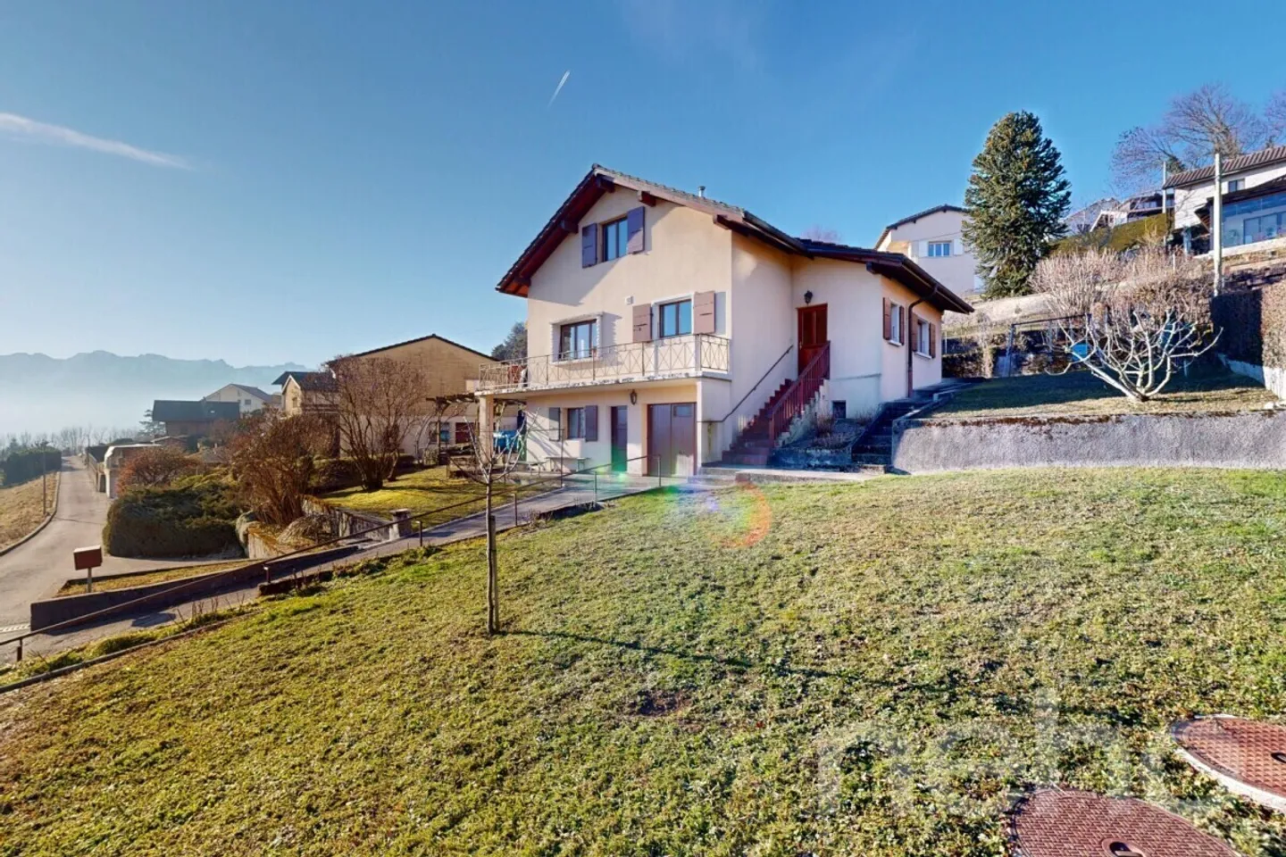 Villa affascinante con vista libera sulle Alpi e sul lago - Foto 1 di 12