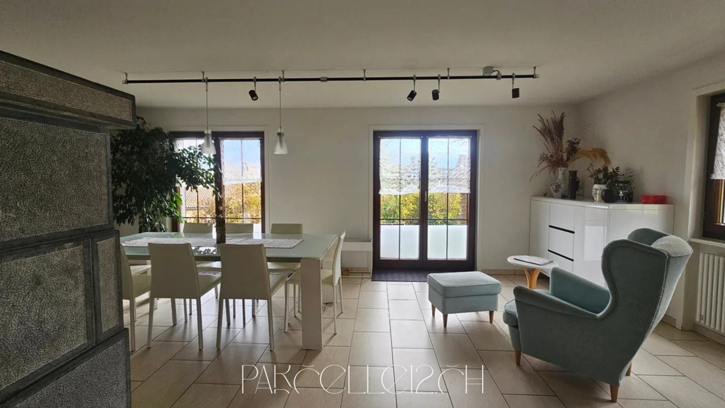 Maison individuelle avec beaucoup de lumière, jardin et grand potentiel dans un quartier recherché - Photo 3 sur 12