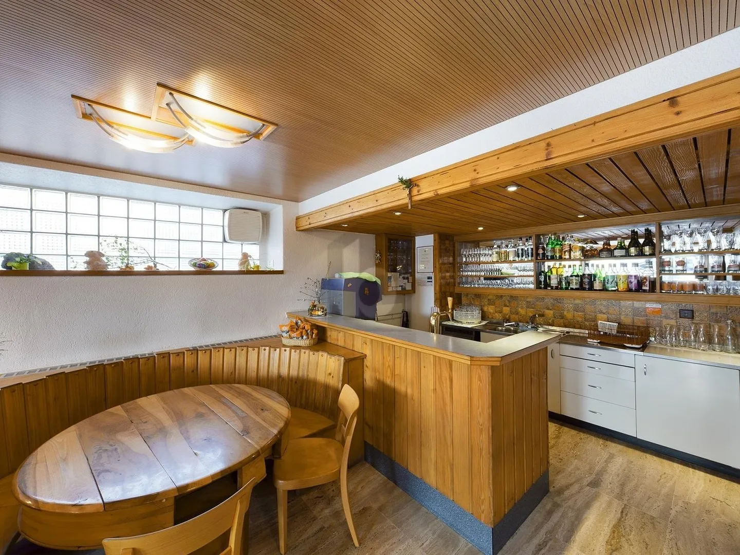 RESTAURANT RUSTIQUE DANS UN VILLAGE VITICOLE DU VALAIS - Photo 2 sur 4