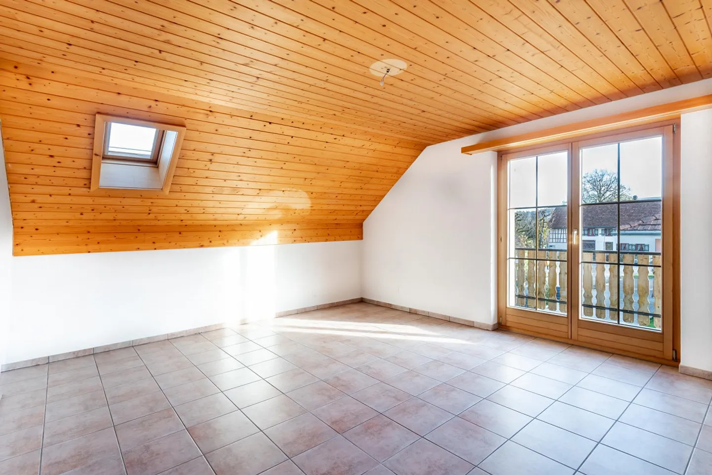 Spacious Single-Family Home with Pool and Conservatory - Photo 11 of 18