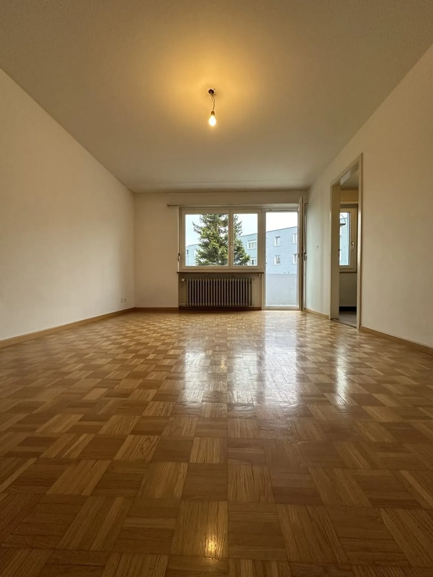 Charming 1.5-room apartment with balcony in the center of Biel - Photo 1 of 6
