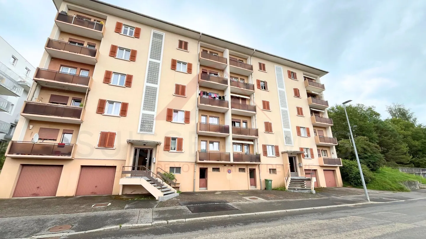 3.5 stanze a Locle - 68 m² luminoso con balcone e vista libera, ideale per primo acquisto o investimento - Foto 1 di 12