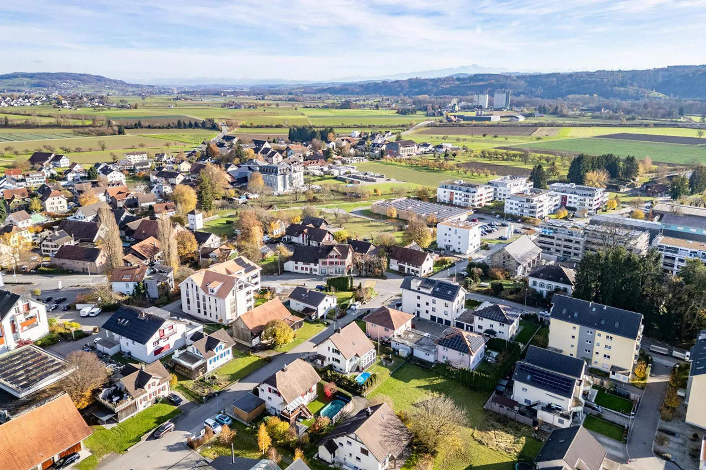 Spacious Single-Family Home with Pool and Conservatory - Photo 17 of 18