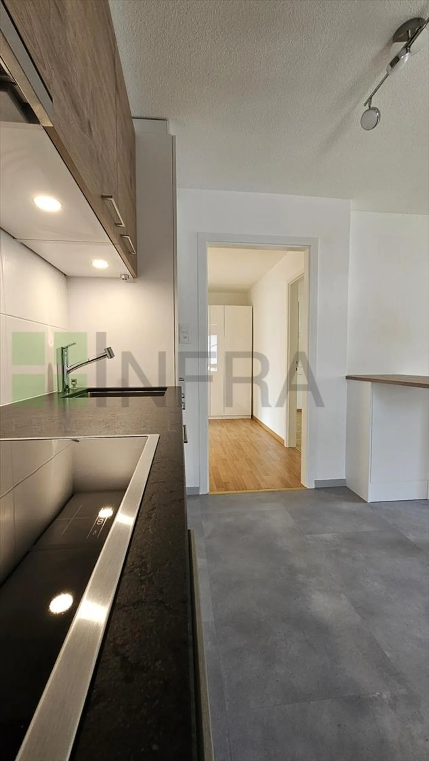 Large 2.5 rooms with garage, private laundry and garden! - Photo 4 of 13