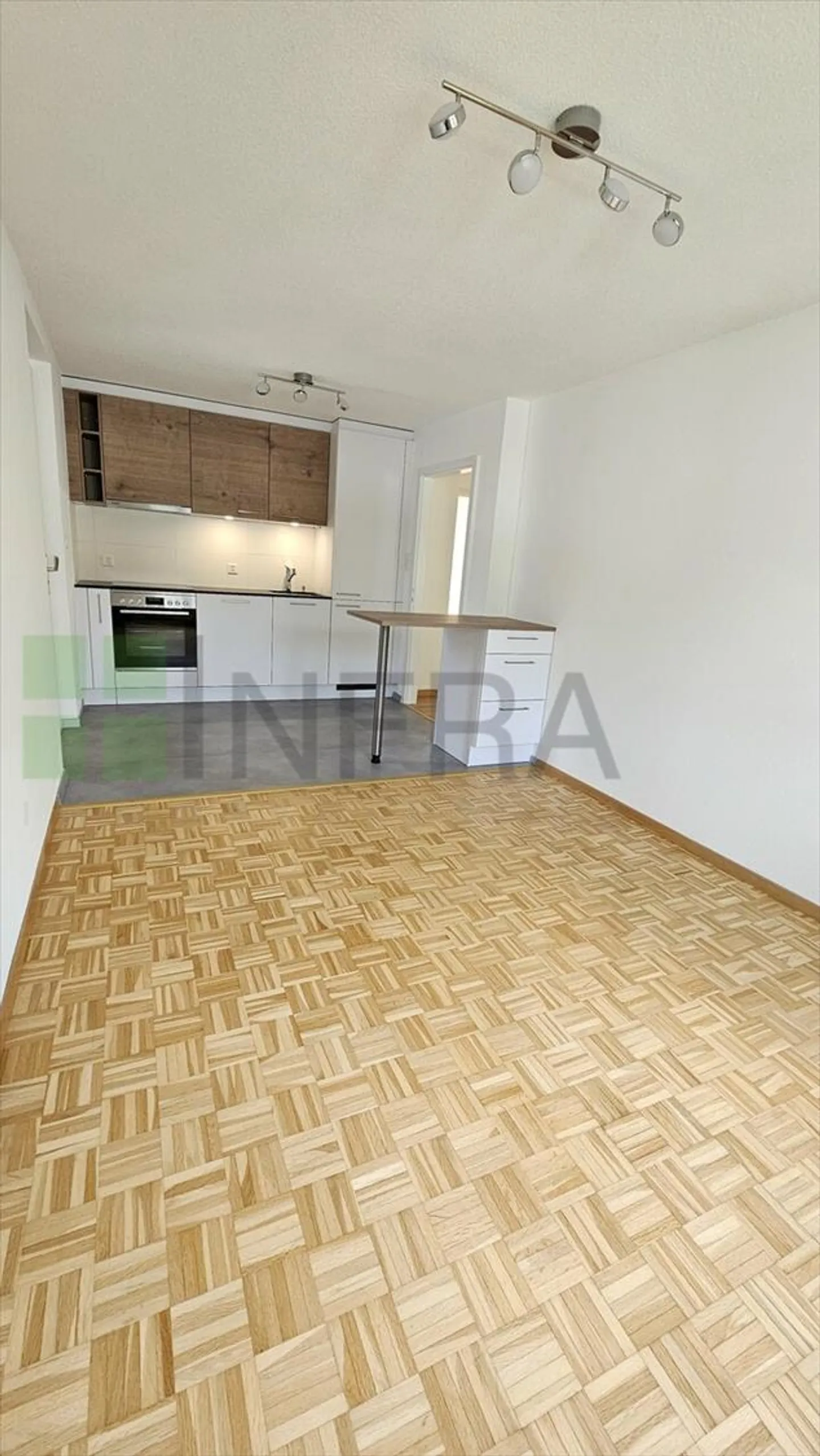 Large 2.5 rooms with garage, private laundry and garden! - Photo 5 of 13