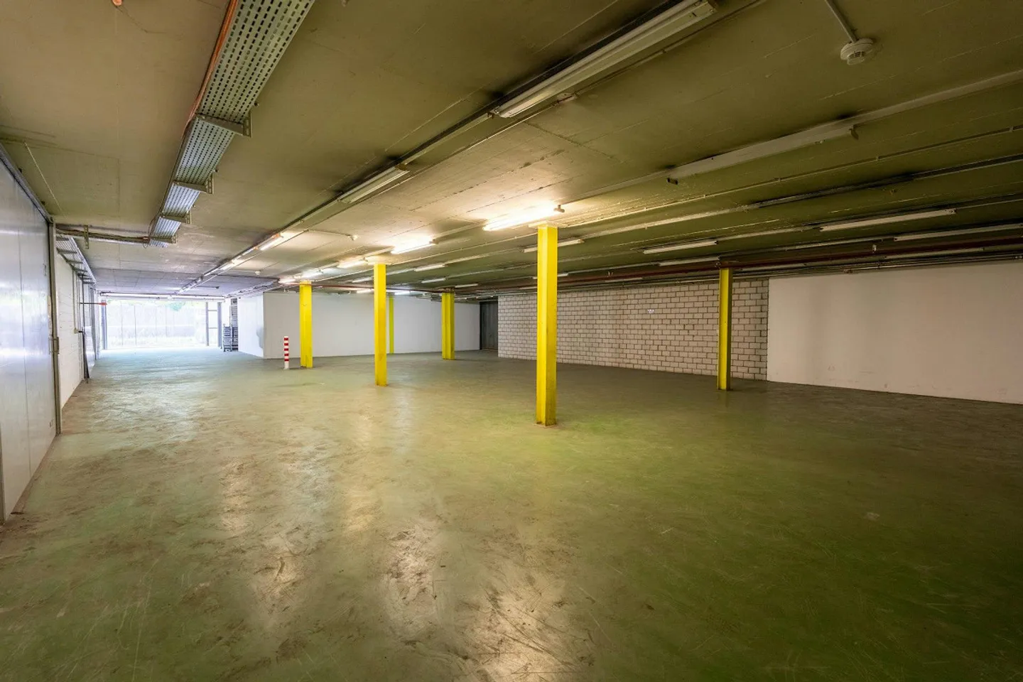 Commercial, Workshop, Storage Space - Photo 6 of 7