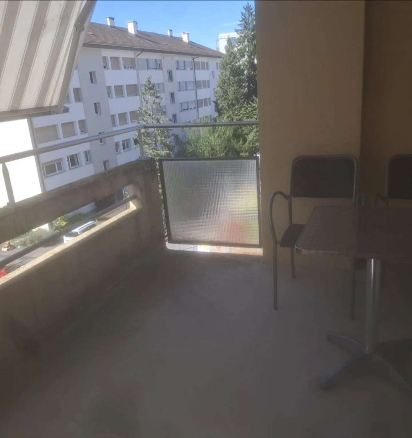 Un bel appartement lumineux de 2 pièces avec balcon dans le «Breitsch» - emplacement idéal ! - Photo 1 sur 3