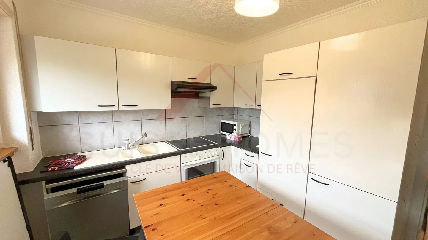 Raro a Locle: luminoso appartamento di 3.5 locali di 68 m² con balcone e vista libera - Foto 2 di 7