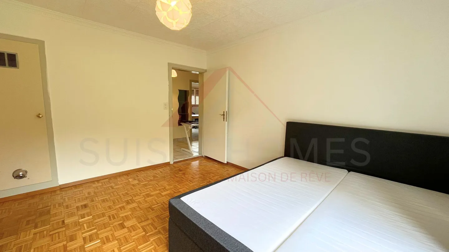 Raro a Locle: luminoso appartamento di 3.5 locali di 68 m² con balcone e vista libera - Foto 4 di 7