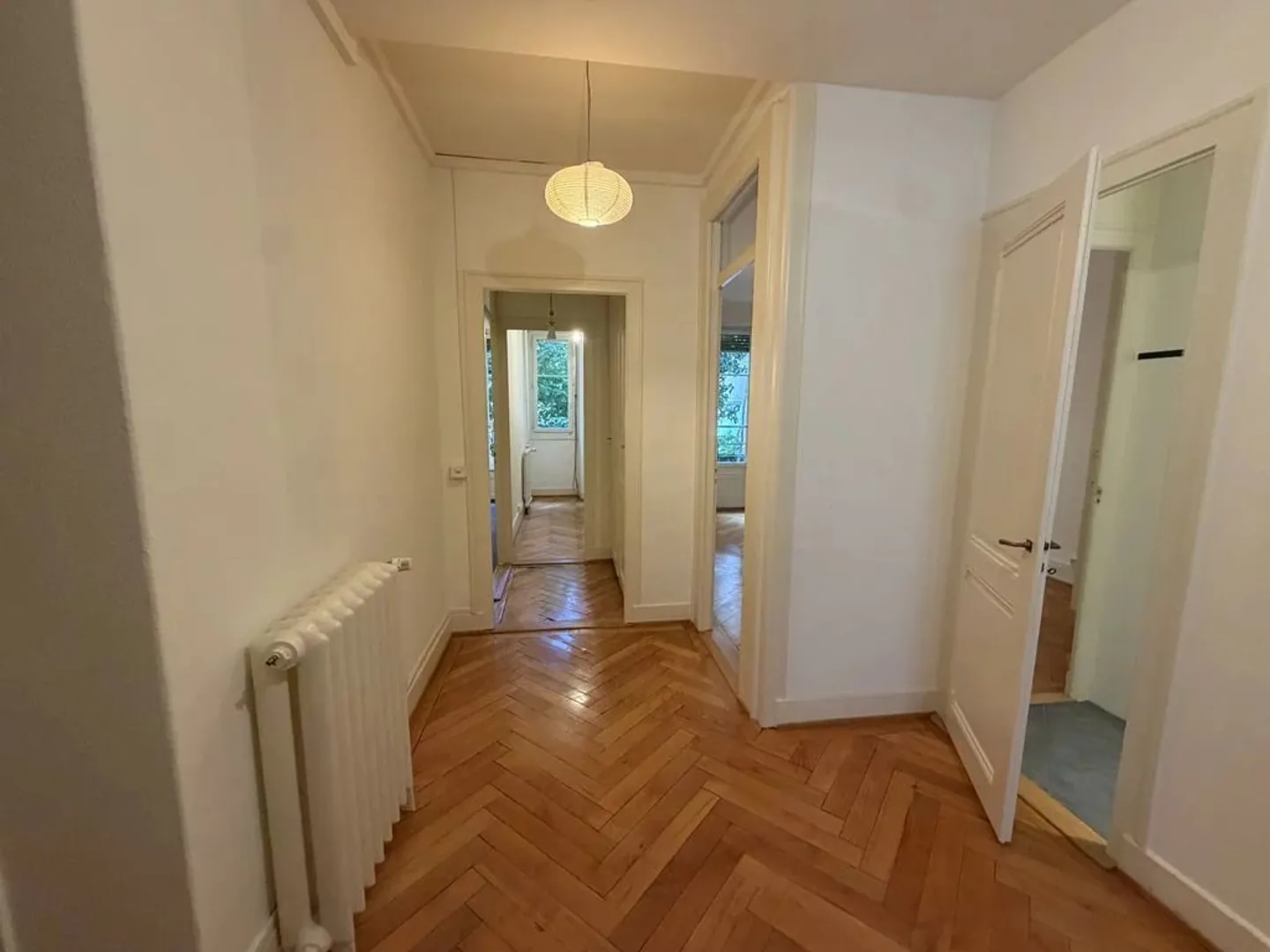 Charming 4.5 Room Apartment - Photo 3 of 9
