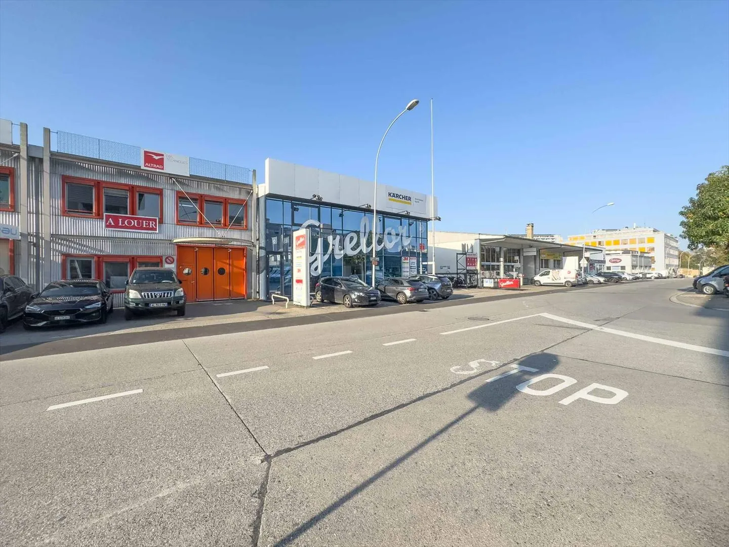 Laboratorio al piano terra con uffici – Carouge, zona industriale/artigianale - Foto 1 di 11
