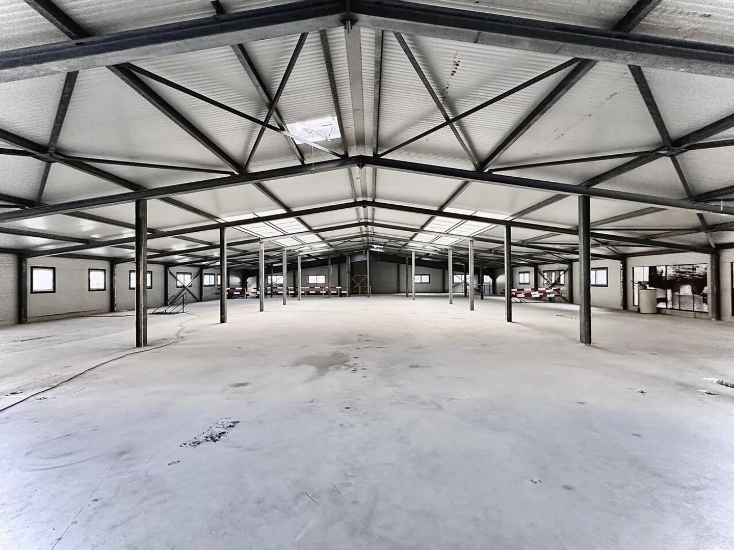  Halle commerciale modulable avec permis de construire en force - Photo 2 sur 7