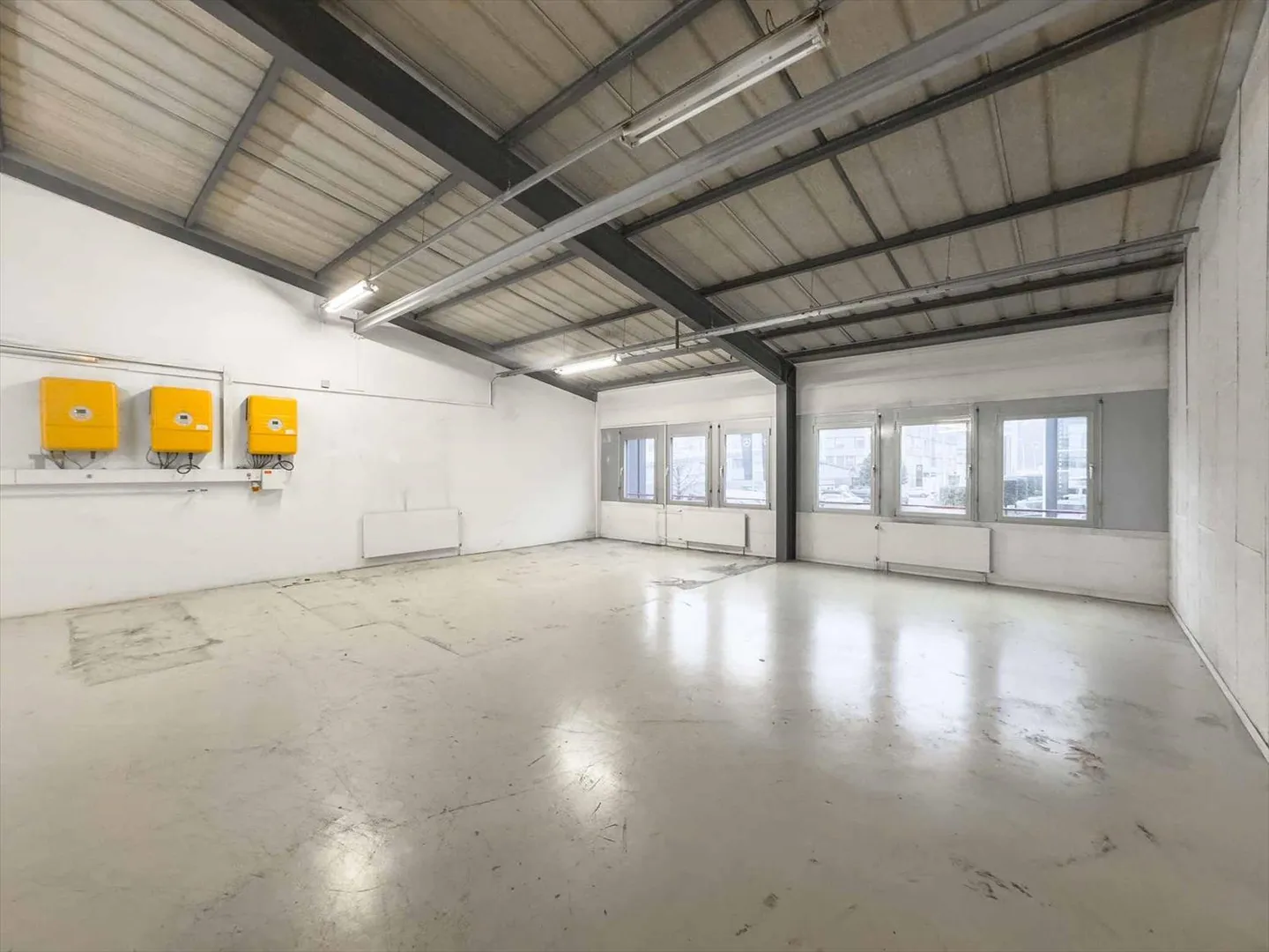 Laboratorio al piano terra con uffici – Carouge, zona industriale/artigianale - Foto 4 di 11