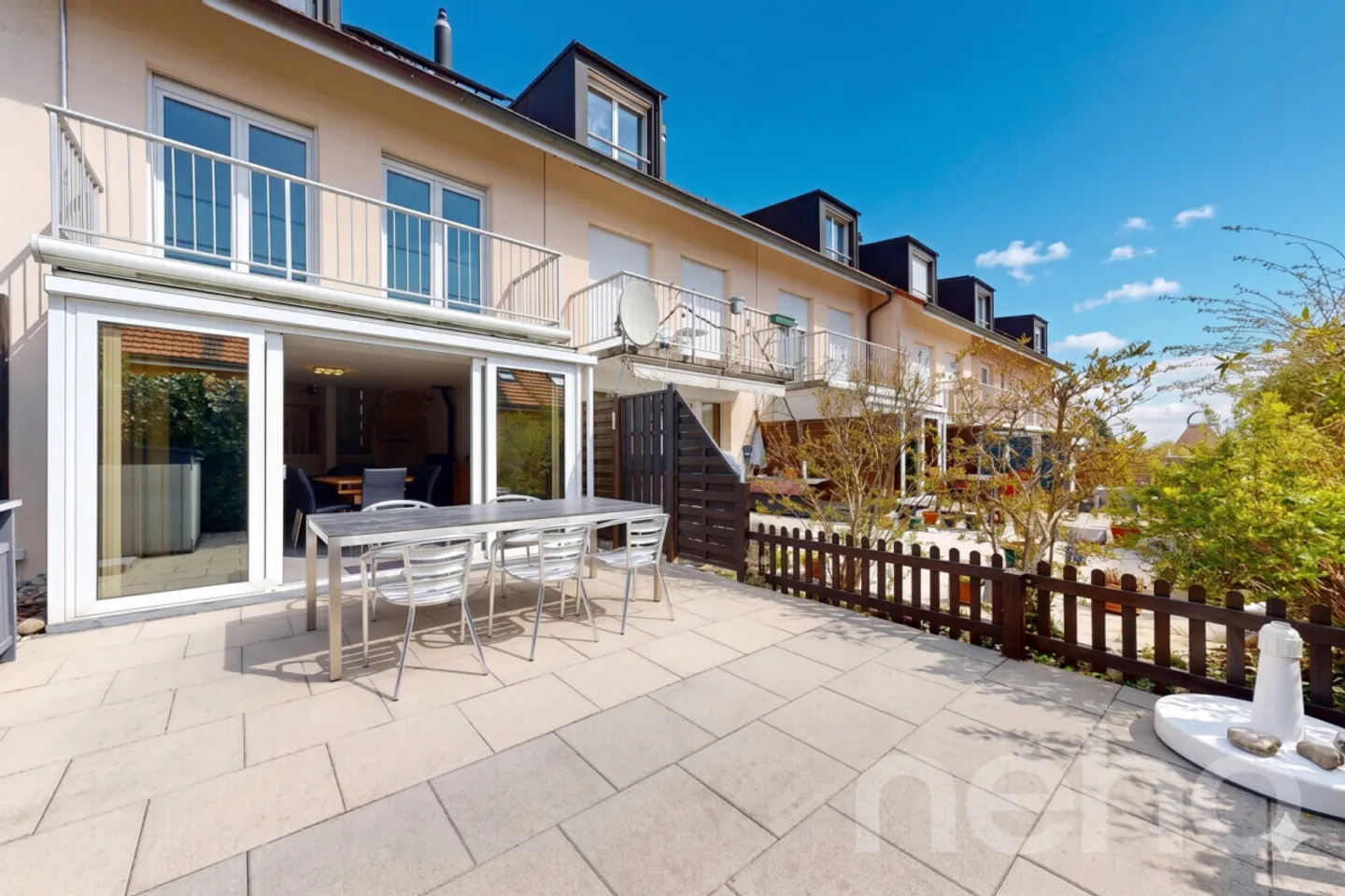 Charmantes Reihenhaus mit Terrasse - Foto 1 von 12