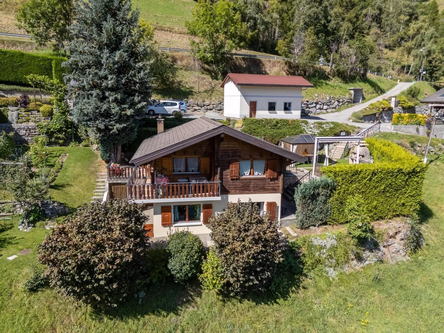 Charming chalet in a quiet location - Photo 2 of 12