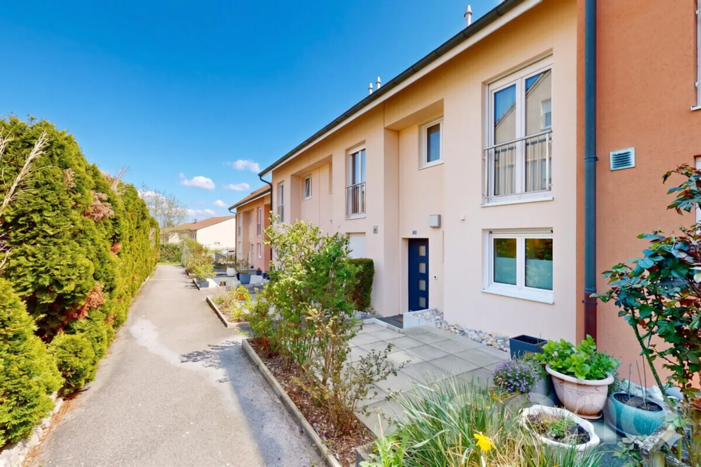 Charmantes Reihenhaus mit Terrasse - Foto 3 von 12