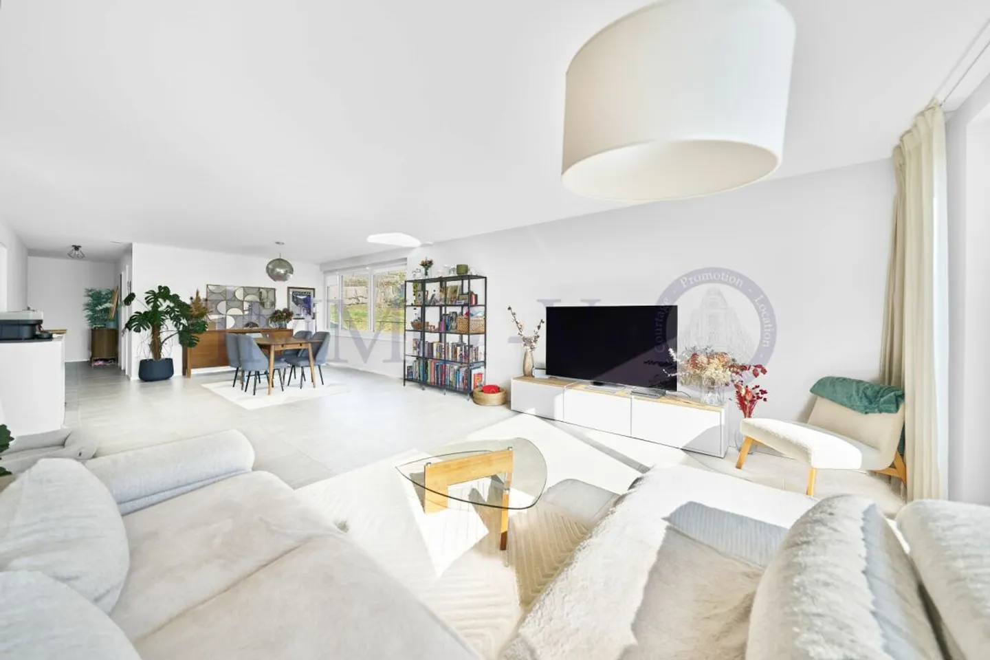 Moderne Wohnung mit großer Terrasse - Foto 3 von 9