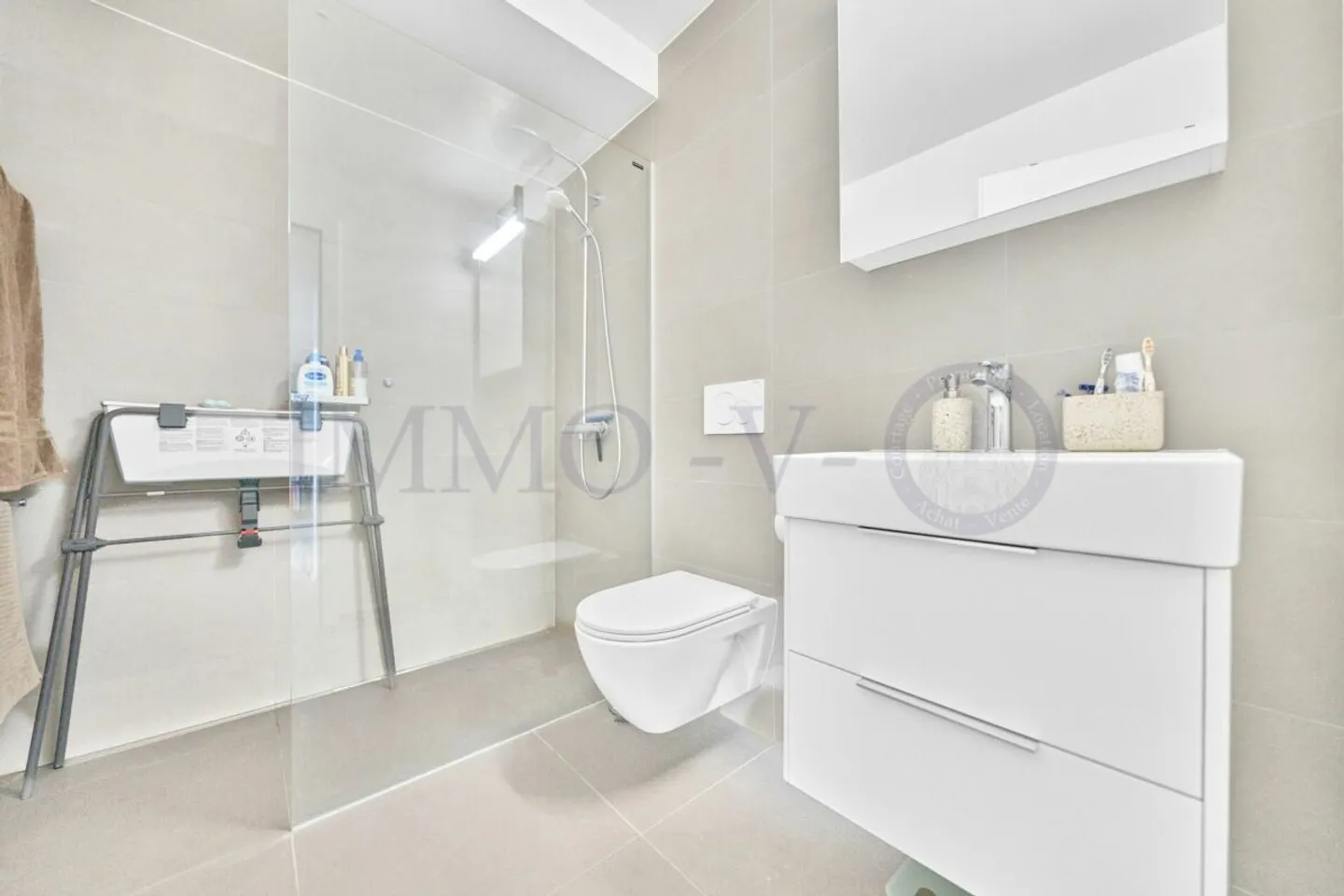 Moderne Wohnung mit großer Terrasse - Foto 8 von 9